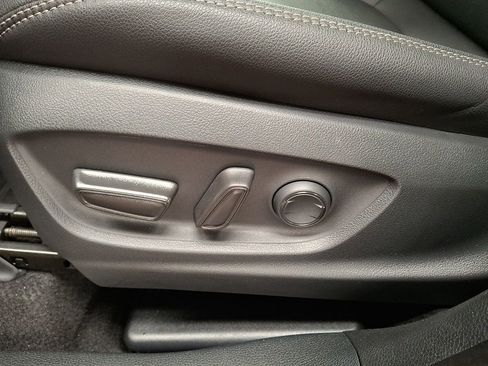 Used 2023 Toyota Corolla Cross XLE image 10