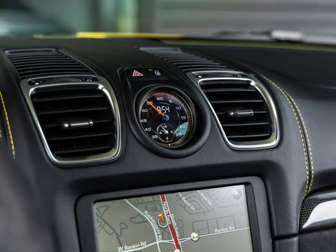 Certified 2016 Porsche Cayman GT4 RWD image 38