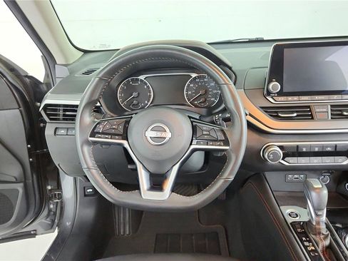 Certified 2024 Nissan Altima 2.5 SR AWD/4WD image 11