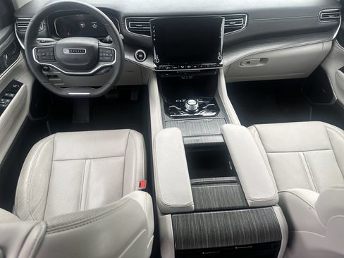 Used 2023 Jeep Wagoneer Series III w/ Premium Group I AWD/4WD image 22