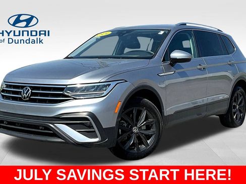 Used 2024 Volkswagen Tiguan SE FWD image 1