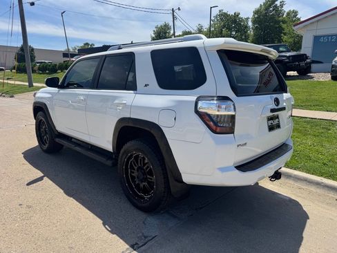 Used 2016 Toyota 4Runner SR5 AWD/4WD image 3