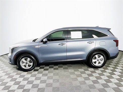 Used 2025 Kia Sorento LX image 5