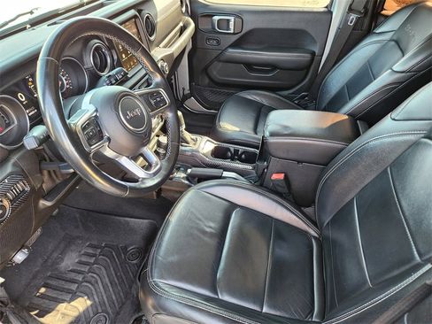 Used 2018 Jeep Wrangler Unlimited Sahara image 12