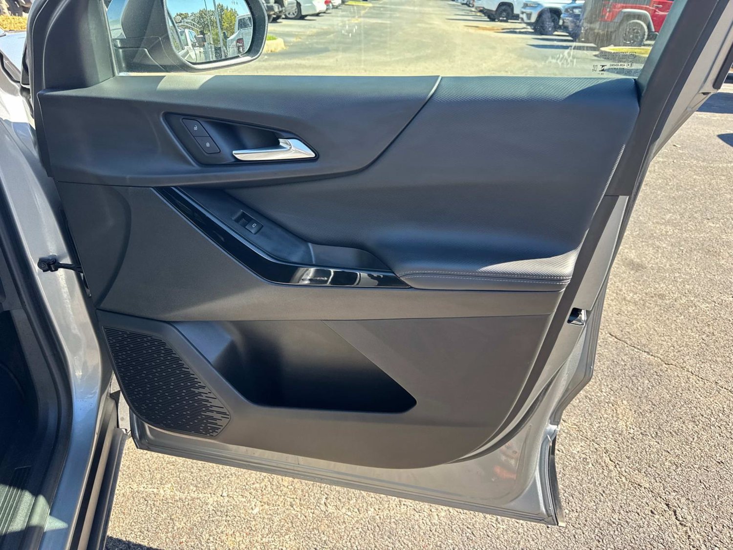 Used 2025 Chevrolet Equinox LT w/ Convenience Package II FWD image 18