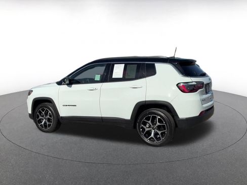 Used 2025 Jeep Compass Limited image 10
