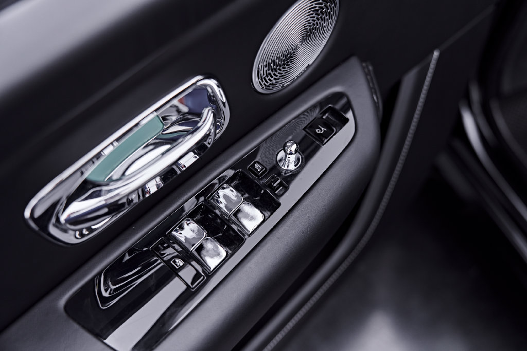 Used 2025 Rolls-Royce Cullinan Black Badge AWD/4WD image 44