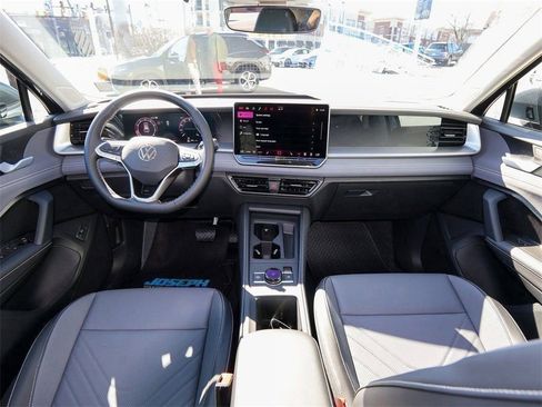 New 2026 Volkswagen Tiguan SE AWD/4WD image 17