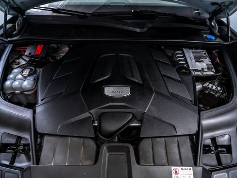 Used 2023 Porsche Cayenne Platinum Edition image 35