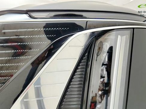 Used 2025 Cadillac Lyriq Luxury AWD/4WD image 25