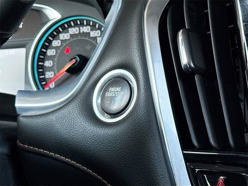 Used 2021 Chevrolet Traverse RS image 23