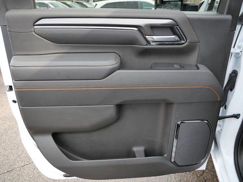 Used 2025 GMC Sierra 2500 AT4 image 25