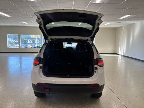 Used 2024 Jeep Compass Trailhawk w/ Trailhawk Elite Group image 14