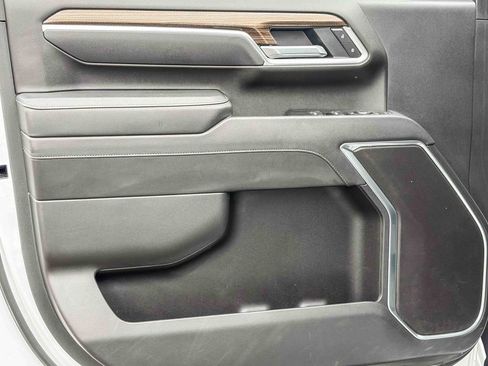 Used 2025 Chevrolet Silverado 2500 LT w/ Convenience Package image 42