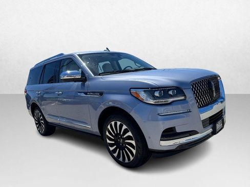 Used 2024 Lincoln Navigator Black Label AWD/4WD image 3
