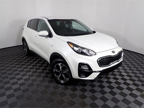 Used 2022 Kia Sportage LX image 2