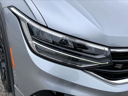 Used 2023 Volkswagen Tiguan SE R-Line image 27