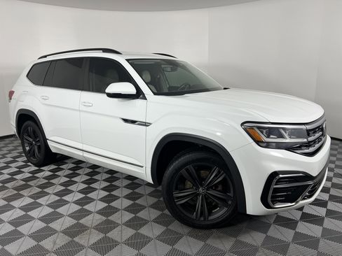 Used 2021 Volkswagen Atlas SE image 2