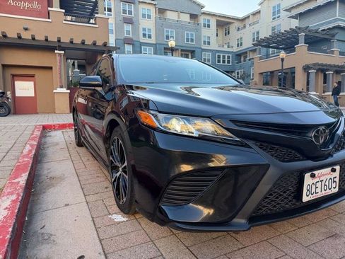 Used 2018 Toyota Camry SE FWD image 24