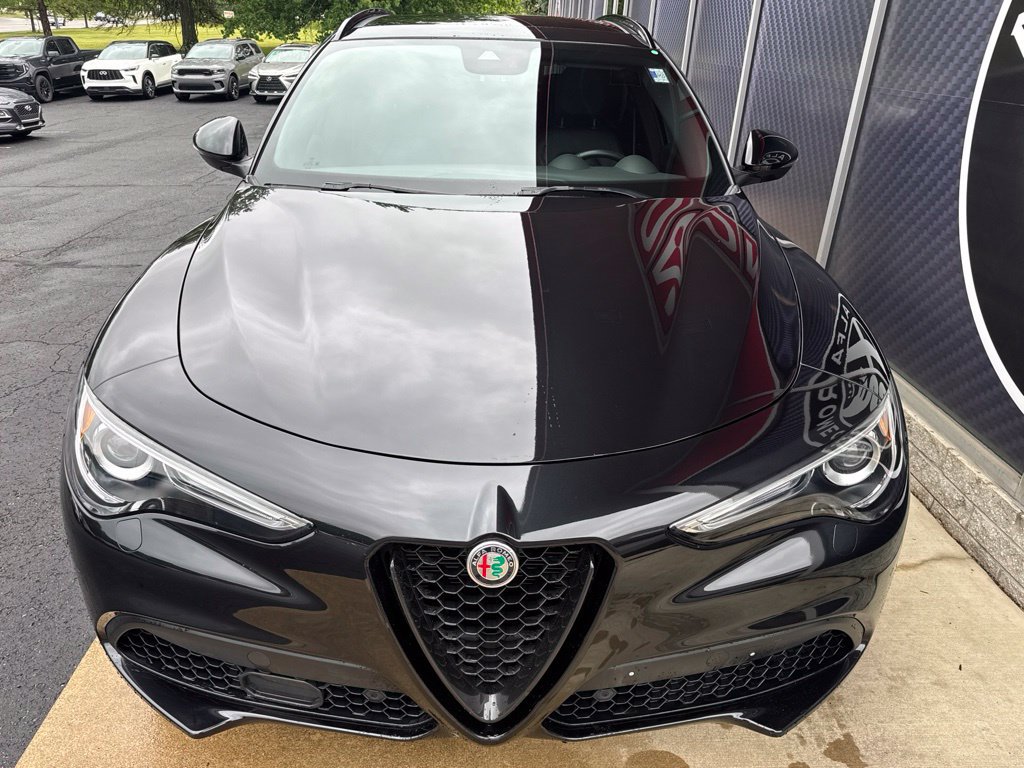 Used 2023 Alfa Romeo Stelvio Veloce AWD/4WD image 9