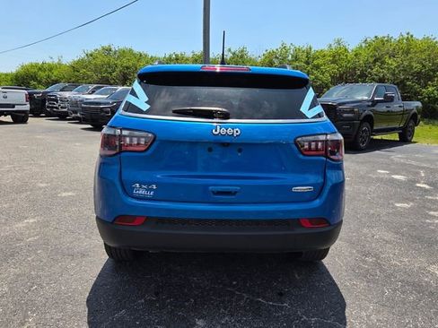 Used 2024 Jeep Compass Latitude AWD/4WD image 9