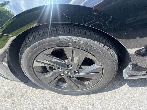 Used 2021 Hyundai Elantra SEL FWD image 9