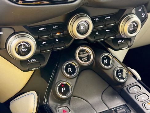 Used 2021 Aston Martin V8 Vantage Roadster RWD image 16