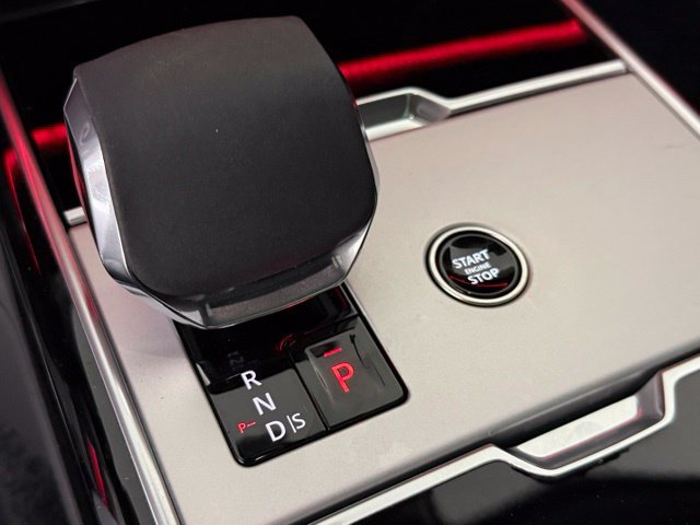 Used 2025 Land Rover Range Rover SE AWD/4WD image 26