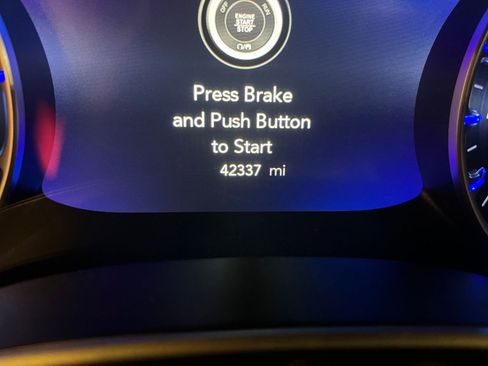 Used 2025 Chrysler Pacifica Select image 41