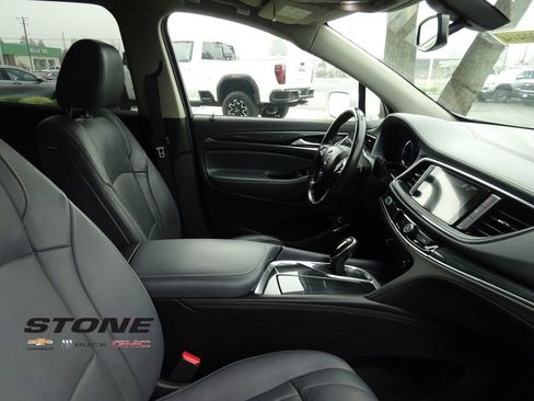 Used 2018 Buick Enclave Essence image 16