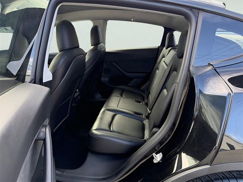Used 2021 Tesla Model Y Long Range image 24