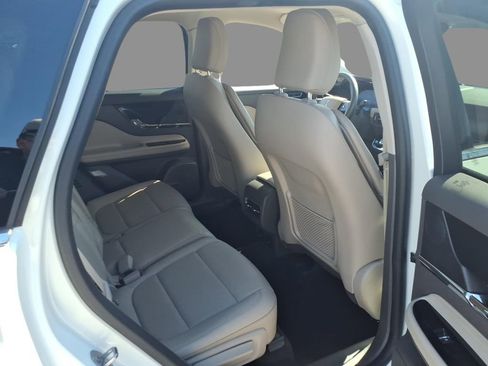Used 2023 Lincoln Corsair Reserve image 11