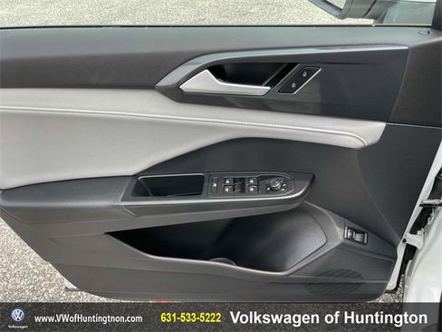 Certified 2022 Volkswagen Taos SEL image 14