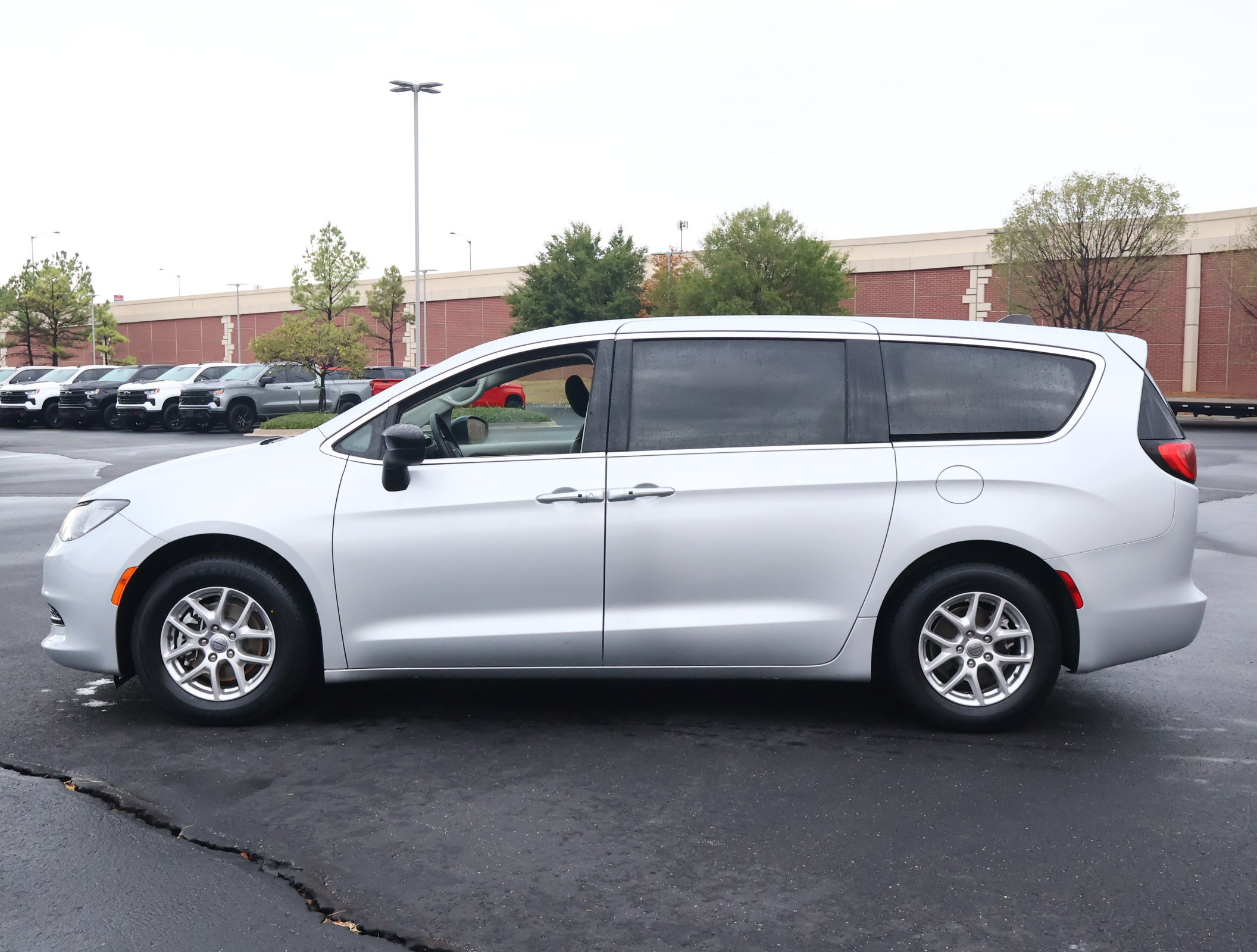 Used 2024 Chrysler Voyager LX FWD image 34