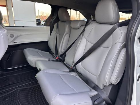 New 2026 Toyota Sienna XLE image 8