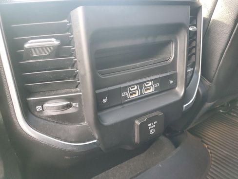 Used 2022 RAM 1500 Laramie AWD/4WD image 14
