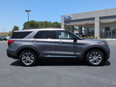 Certified 2022 Ford Explorer XLT w/ Equipment Group 202A AWD/4WD image 3