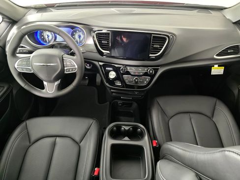 New 2026 Chrysler Voyager LX image 18