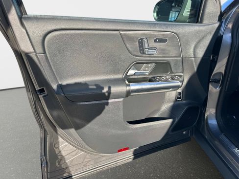 Certified 2025 Mercedes-Benz GLA 250 image 17