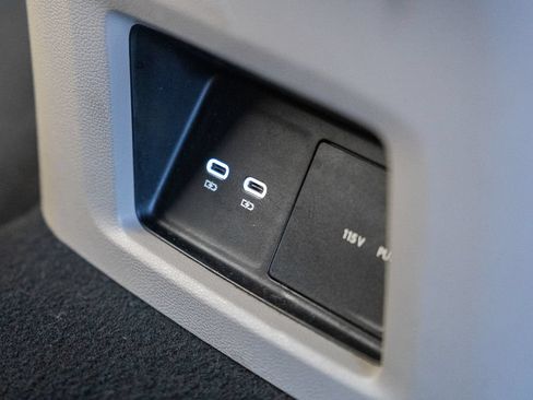 Used 2025 Volkswagen Atlas SE AWD/4WD image 29