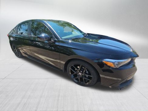 Used 2023 Honda Civic Sport image 3