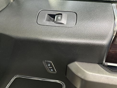 Used 2016 Ford F150 Platinum w/ Equipment Group 701A Luxury image 38