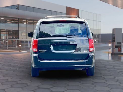 Used 2017 Dodge Grand Caravan SXT image 8