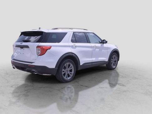 Used 2021 Ford Explorer XLT w/ Equipment Group 202A AWD/4WD image 8