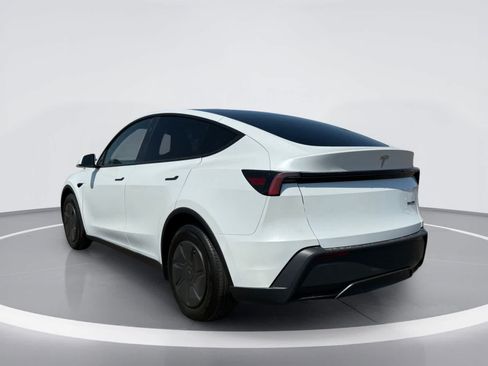 Used 2026 Tesla Model Y 2WD image 3