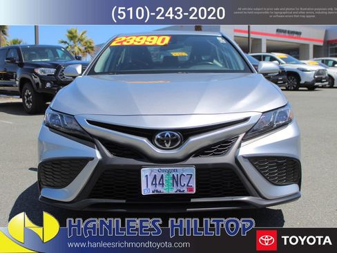 Used 2022 Toyota Camry SE image 3