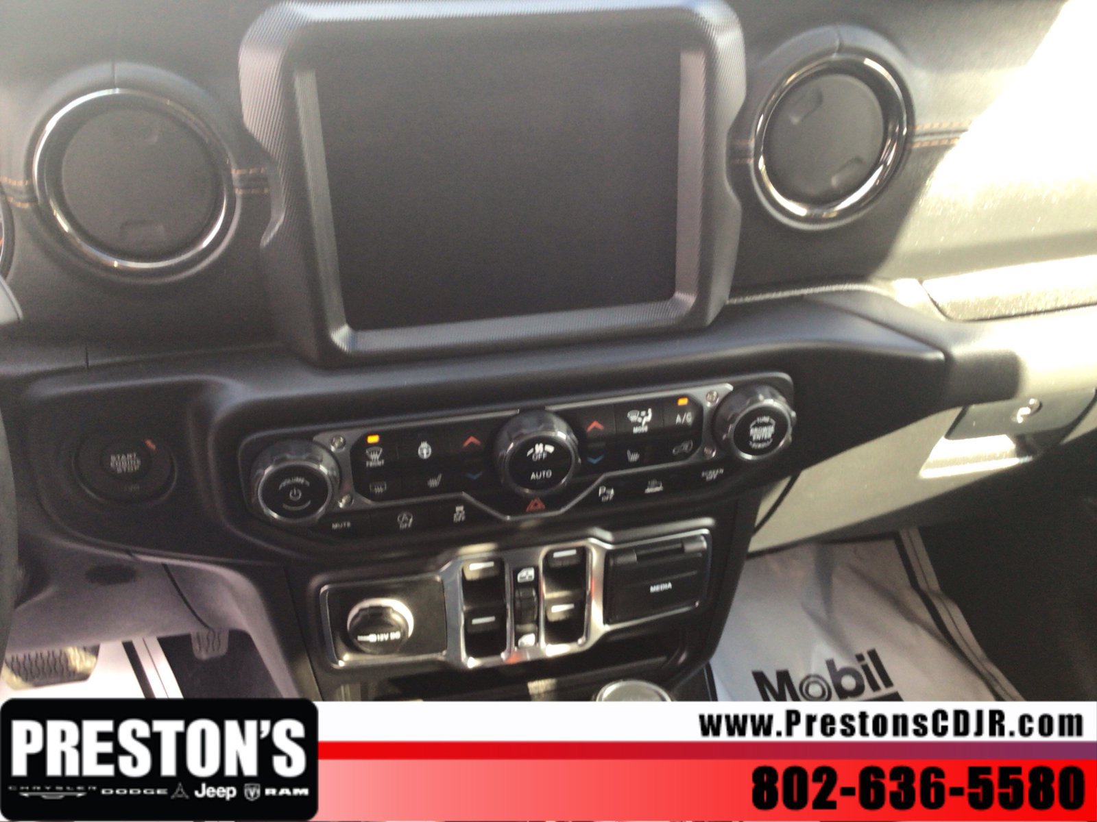Used 2021 Jeep Gladiator Overland AWD/4WD image 14