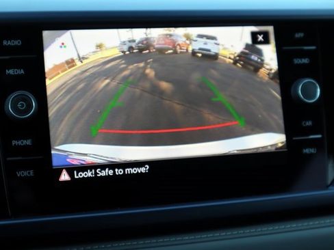 Used 2024 Volkswagen Taos SE image 5