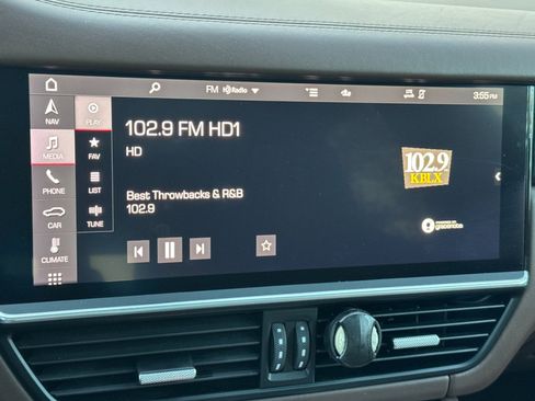 Used 2021 Porsche Cayenne Turbo S image 18