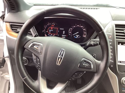 Used 2019 Lincoln MKC Select w/ Select Plus Package AWD/4WD image 17